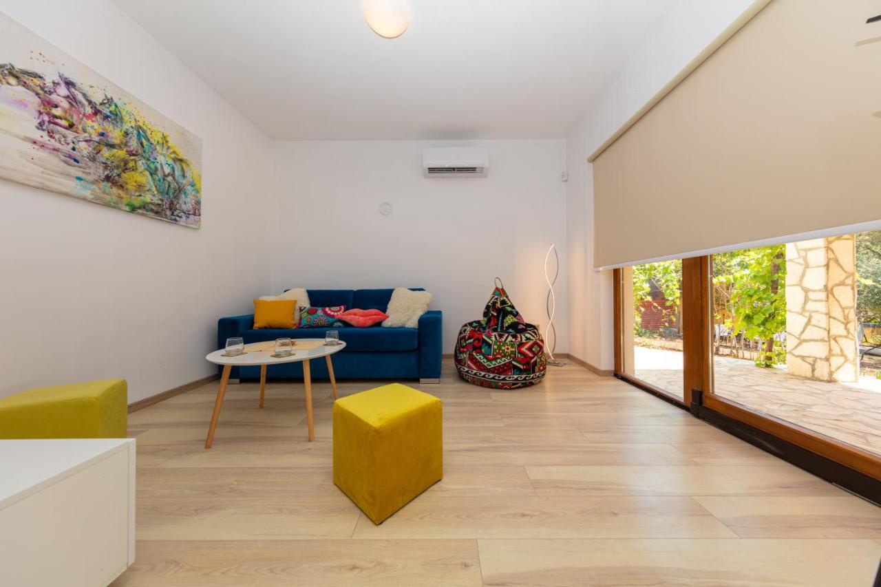 Al Pino Blue Property Premantura Luaran gambar