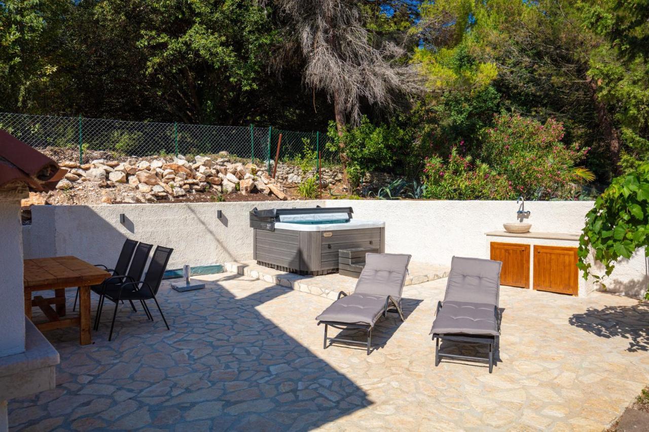 Al Pino Blue Property Premantura Luaran gambar