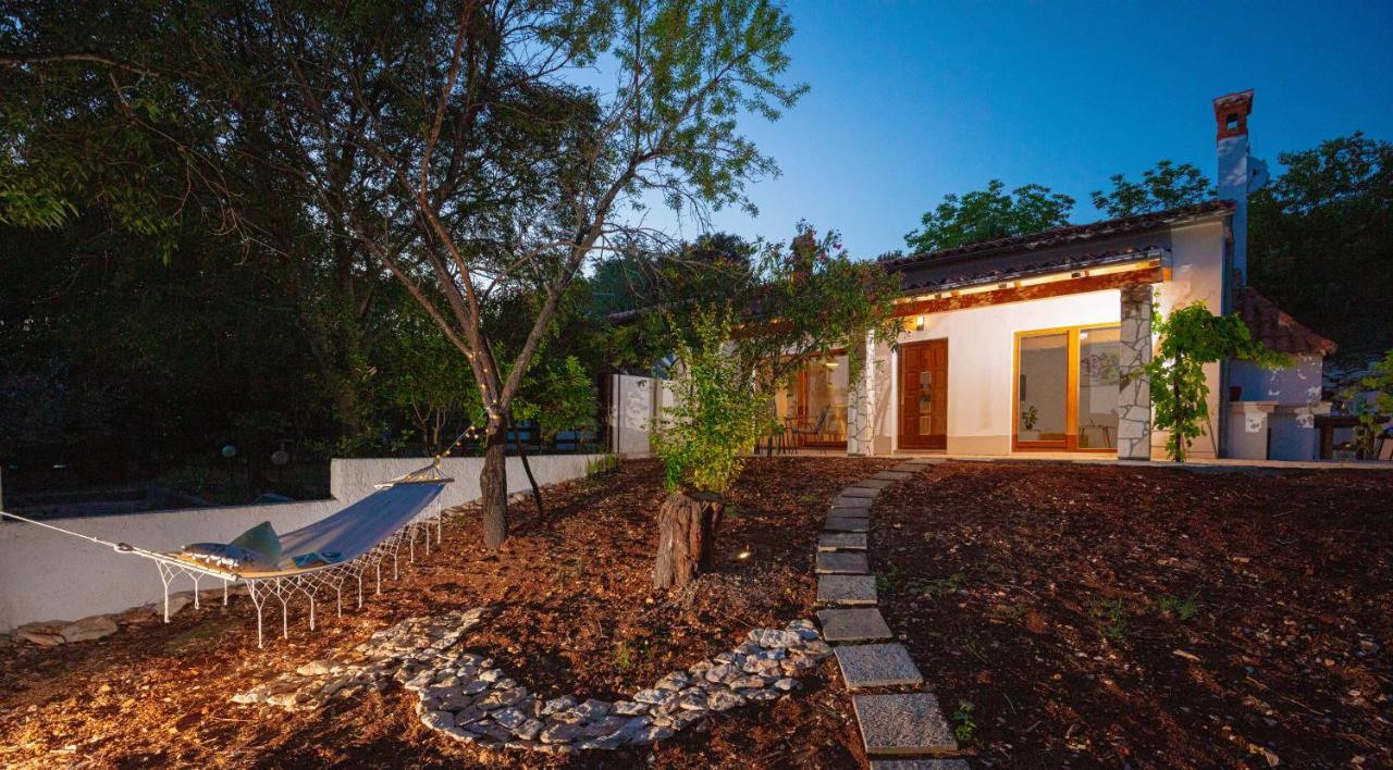Al Pino Blue Property Premantura Luaran gambar