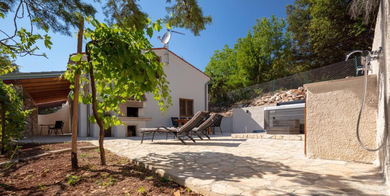 Al Pino Blue Property Premantura Luaran gambar