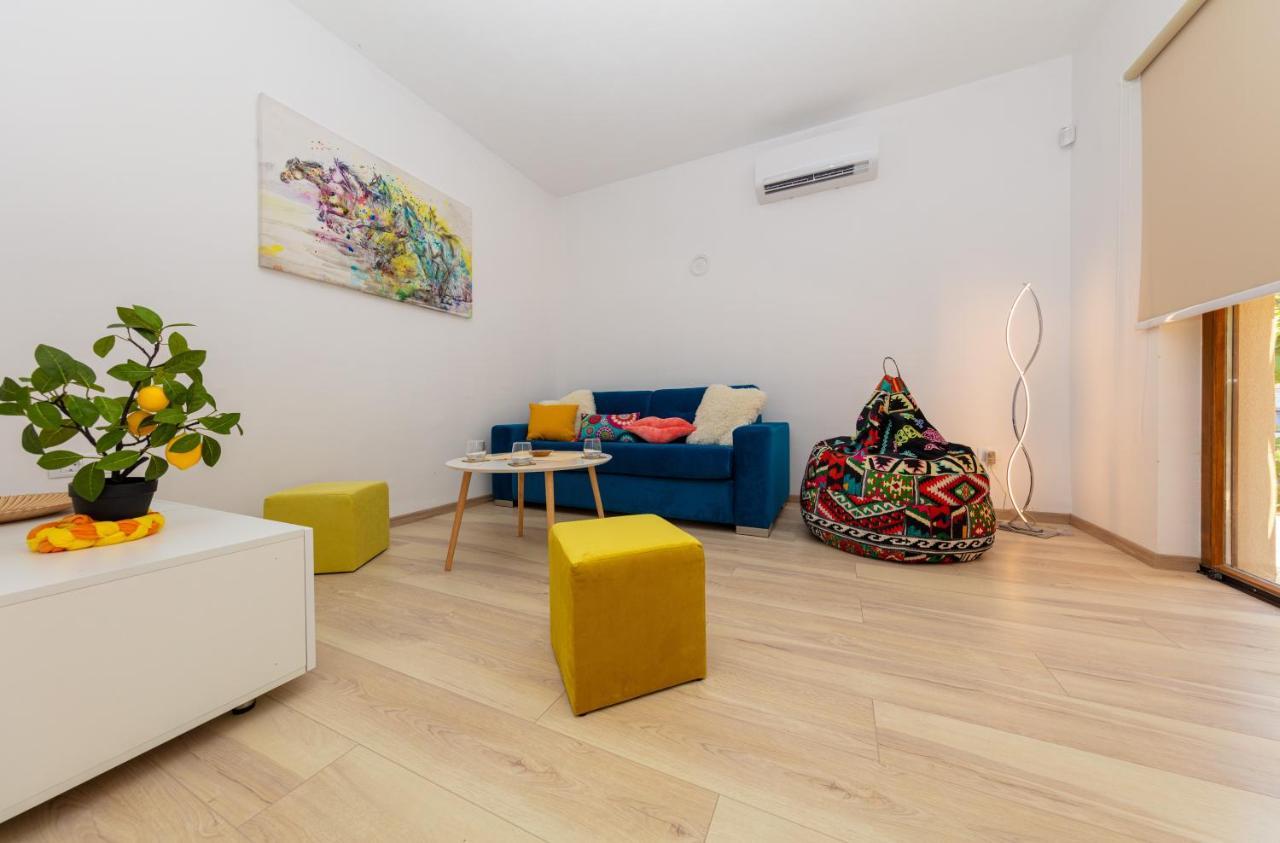 Al Pino Blue Property Premantura Luaran gambar