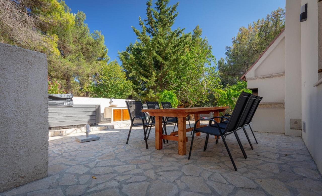 Al Pino Blue Property Premantura Luaran gambar