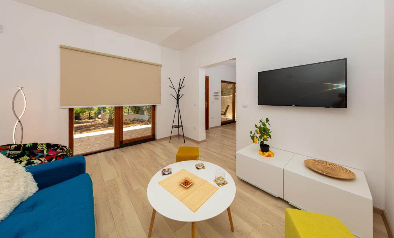 Al Pino Blue Property Premantura Luaran gambar