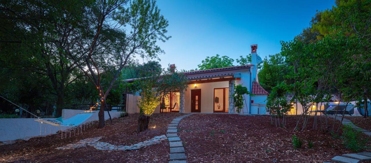 Al Pino Blue Property Premantura Luaran gambar