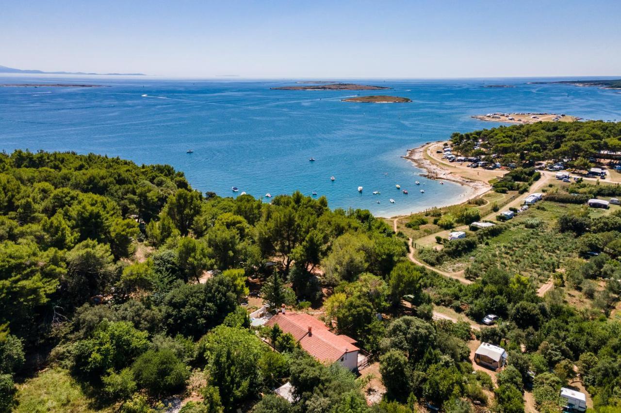 Al Pino Blue Property Premantura Luaran gambar